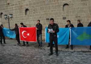 Doğu Türkistan’daki Katliam lanetlendi