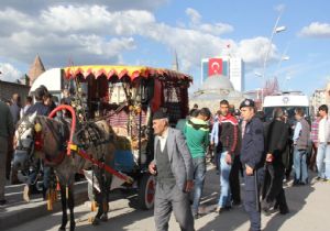 Cumhuriyet Caddesinde faytoncu eylemi