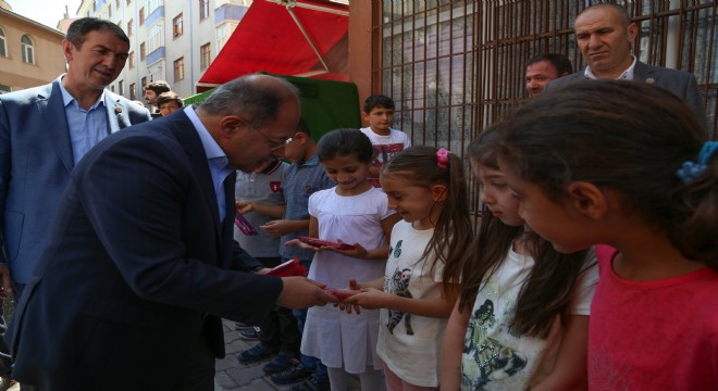 Akdağ çocukları sevindirdi