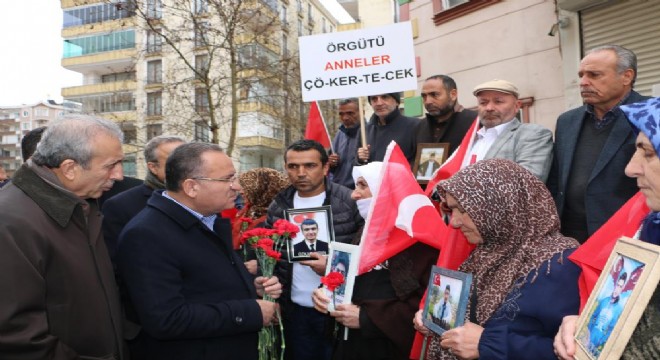 Bozdağ Diyarbakır annelerini ziyaret etti