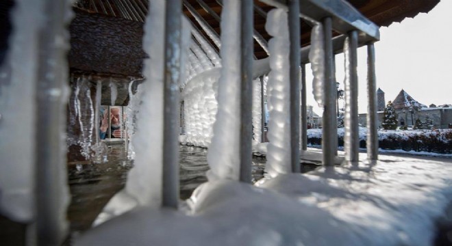 Çeşme ve şadırvanlar dondu