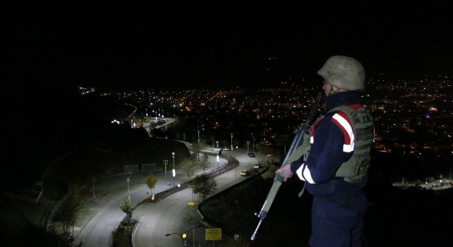 En uzun gecede, vatan nöbeti tamam