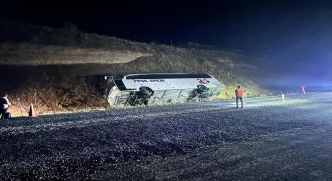 Erzincan yolunda otobüs devrildi: 24 yaralı