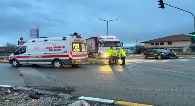 Erzincan yolunda trafik kazası: 2 yaralı