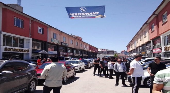 Erzurum'da açık oto pazarı düzenlendi
