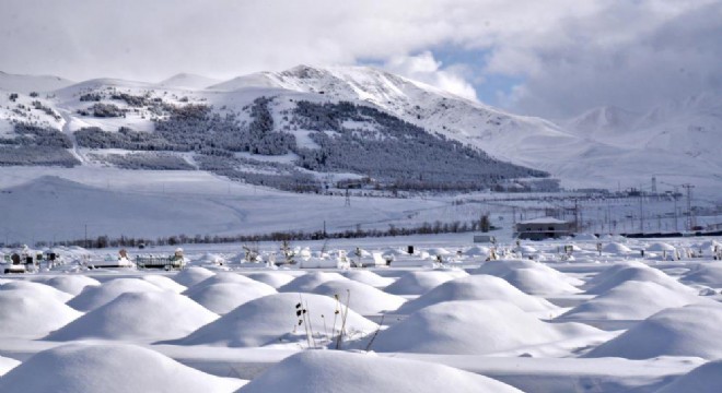 Erzurum’da bin 133 yerleşim alanının yolu trafiğe kapandı