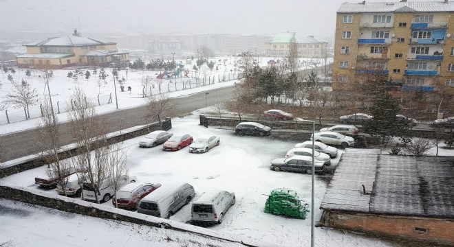 Erzurum yeniden beyaza büründü