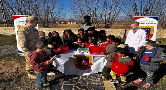 Jandarmadan Çocuk Hakları Günü sürprizi