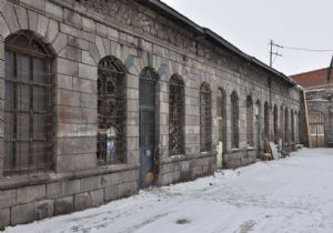  Kamburoğlu Hanı restorasyona muhtaç 