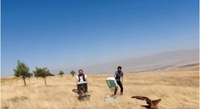 Kızıl Şahinler özgürlüğe uçtu