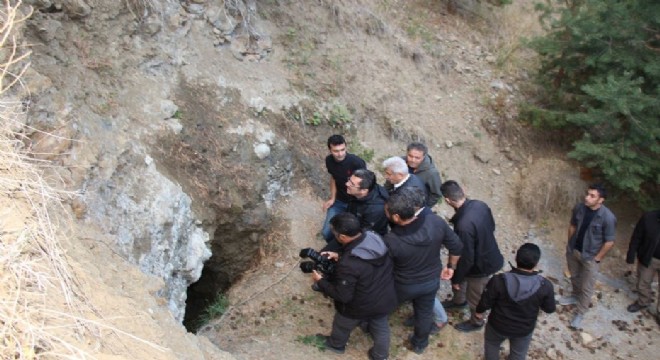 Memiş Oltu Taşı ocaklarını ziyaret etti