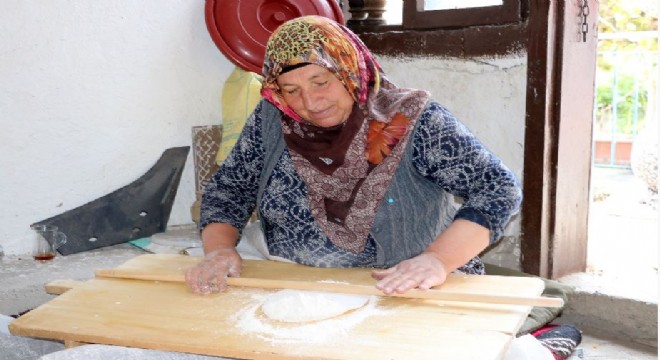 Oklavalar kış sofraları için dönüyor