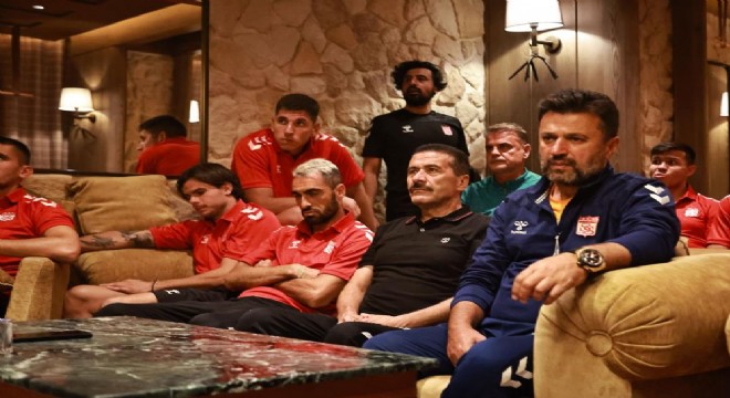 Otyakmaz, futbolcu ve teknik heyetle vedalaştı