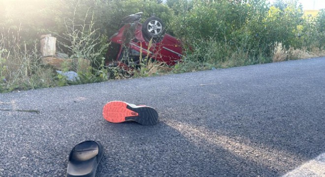 Sivas yolunda araç şarampole devrildi: 6 yaralı