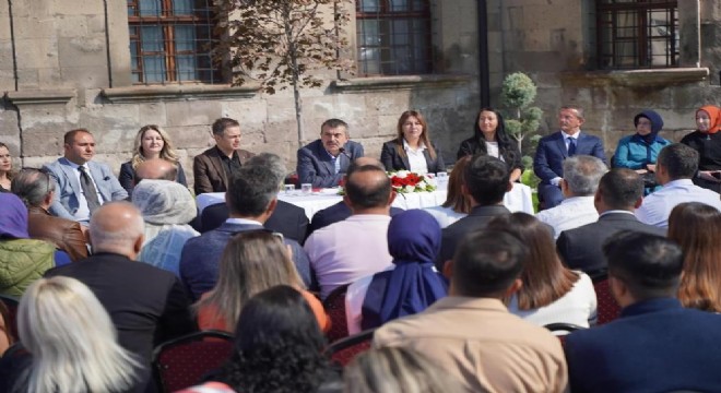 Tekin öğretmenlere seslendi