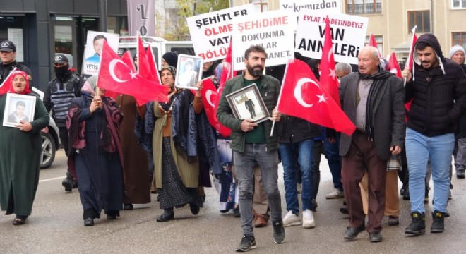 Van’da nöbetteki ailelerden sert tepki