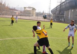 Erzurum da 16 ortaokul futbolda yarışıyor