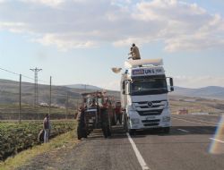 Saman kıtlığı çiftçiyi kuyruğa soktu 