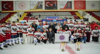 Curling ve Buz Hokeyinde şampiyonluk