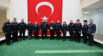 Emniyette duygusal uğurlama