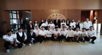 Erdoğan, Ahlat'ta öğrencileri kabul etti