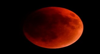 Erzurum'da kanlı ay tutulması