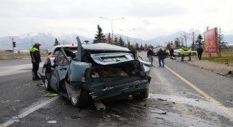Havalimanı yolunda trafik kazası: 2 yaralı