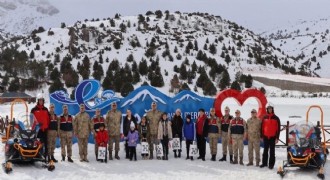 Jandarma şehit ve gazi çocuklarını ağırladı