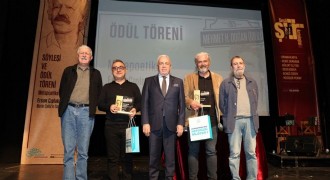 Kacıroğlu’na Edebiyat Eleştirisi Ödülü