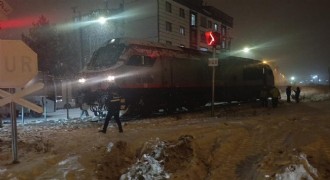 Lokomotif çocuğa çarptı