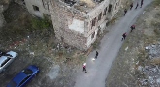 Polisten metruk binalara baskın