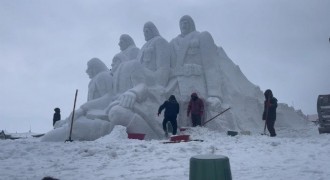 Sarıkamış'ta kardan heykellerin yapımı tamamlandı