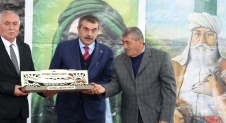 Tekin'den inanç özgürlüğü vurgusu