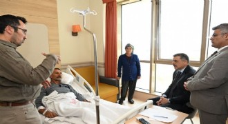 Vali Çiftçi gönülleri kazandı