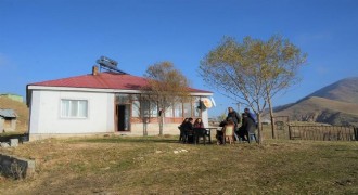 Zorlu coğrafyada kapı kapı eğitim mücadelesi